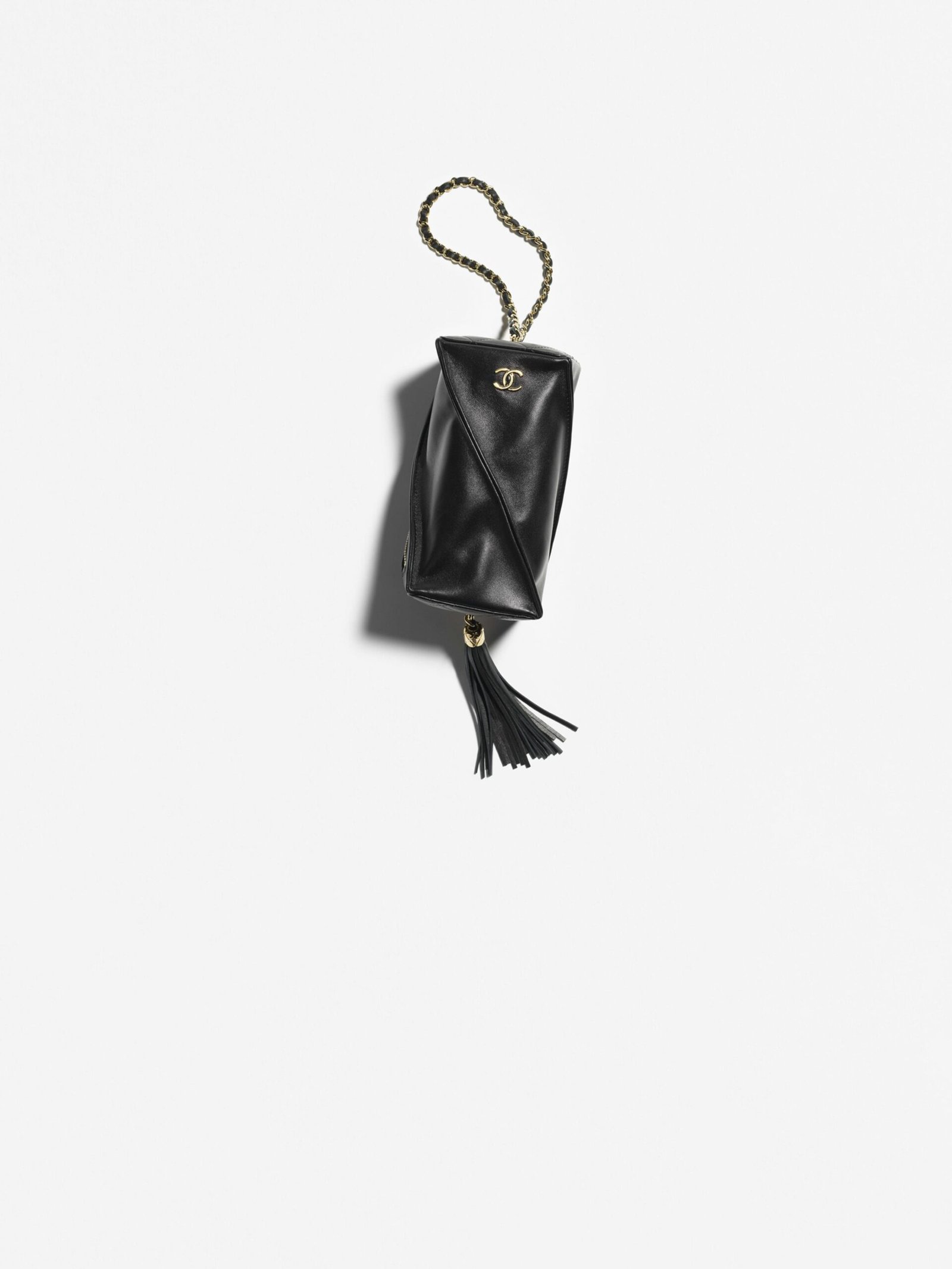 chanel-clutch-with-chain-2