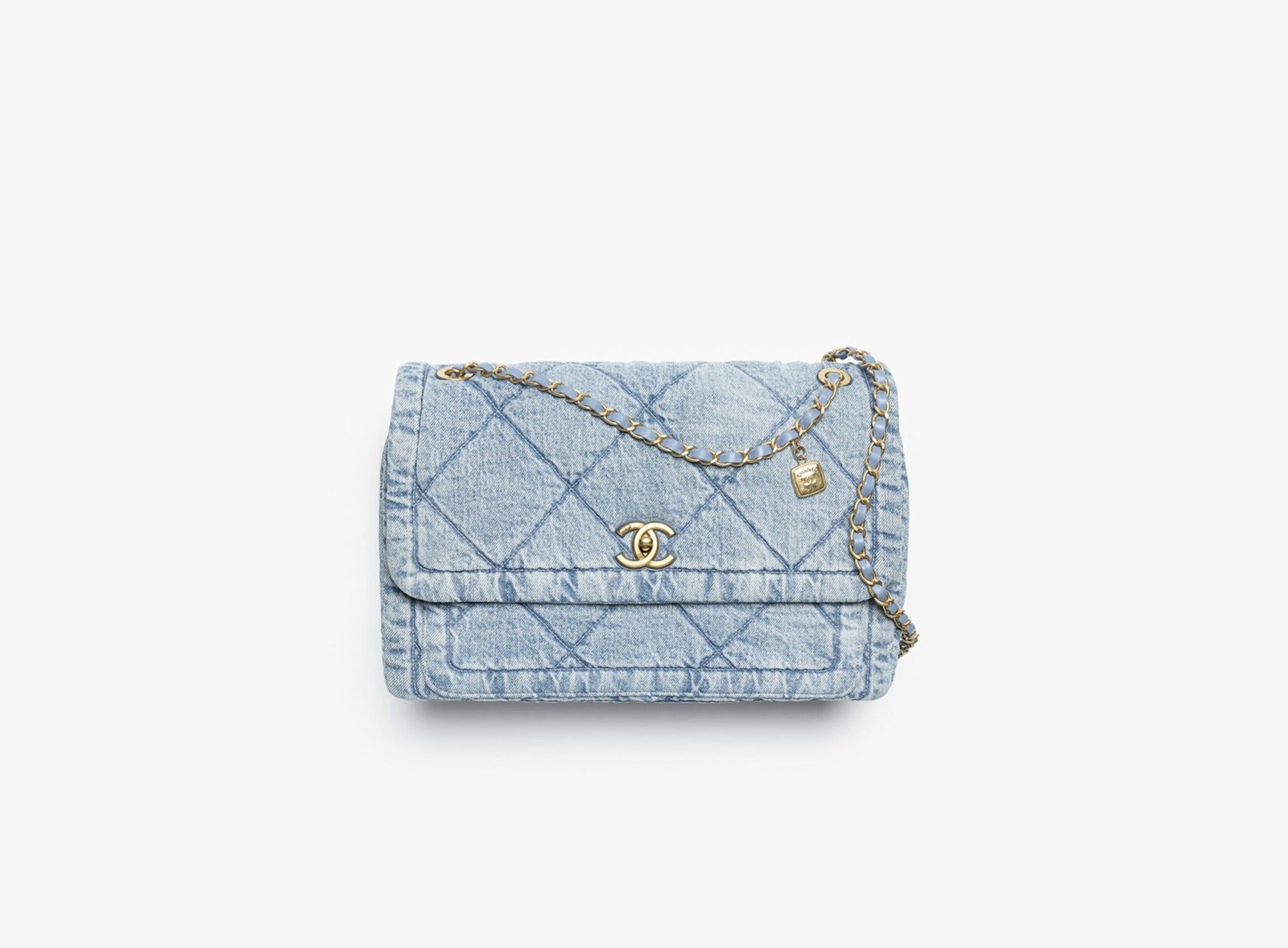 chanelmaxi-flapbag