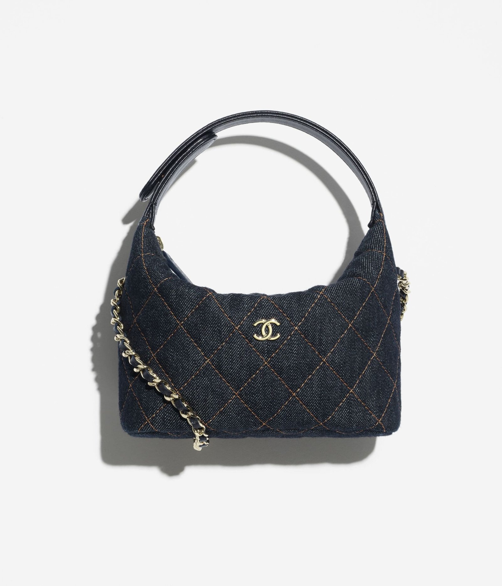 chanel-classic-clutch-with-chain